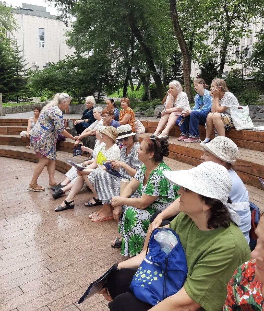 🌸Сегодня в Адмиральском сквере прошла очередная встреча в рамках цикла лекций «Бодрая суббота