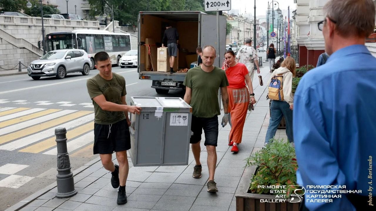 Заглянем за кулисы Приморской государственной картинной галереи