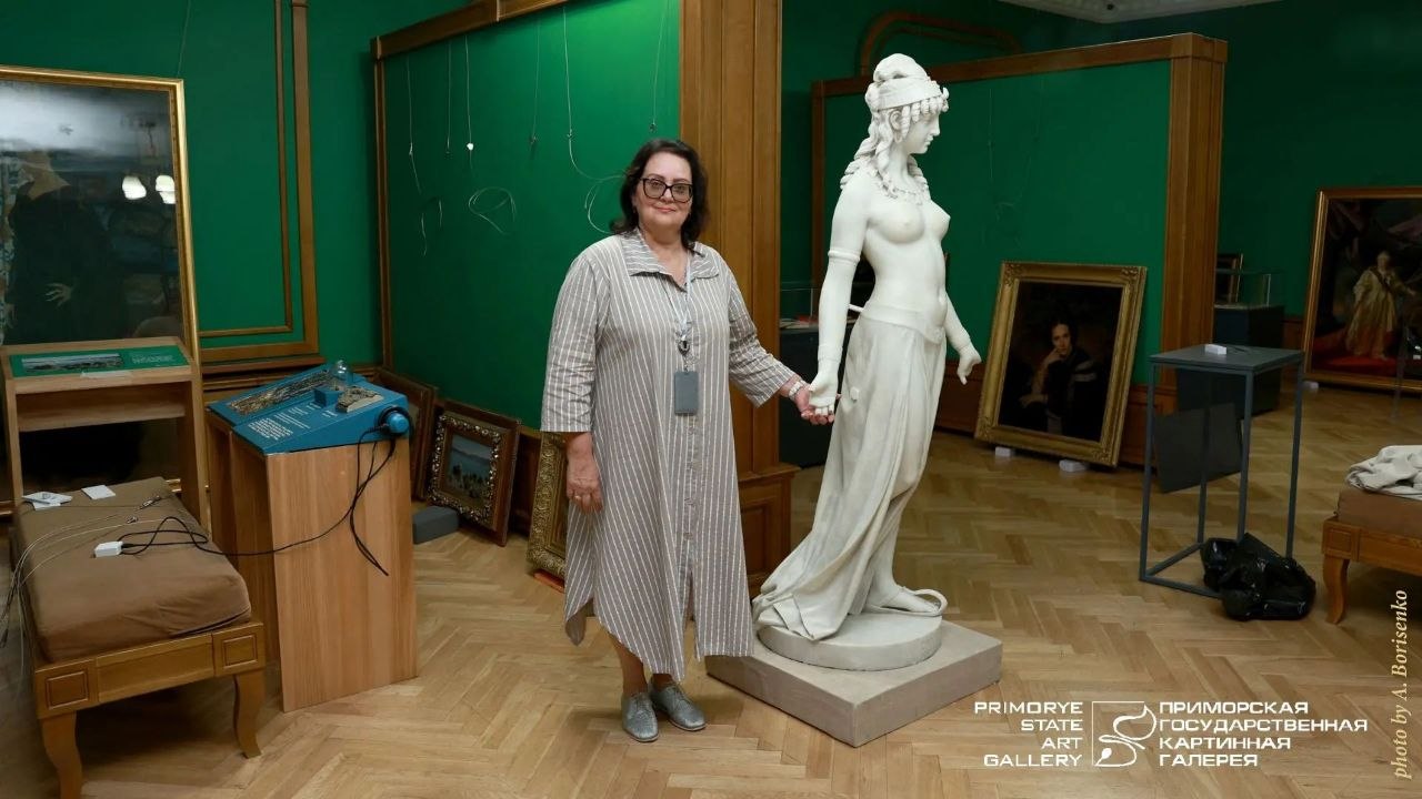 Заглянем за кулисы Приморской государственной картинной галереи
