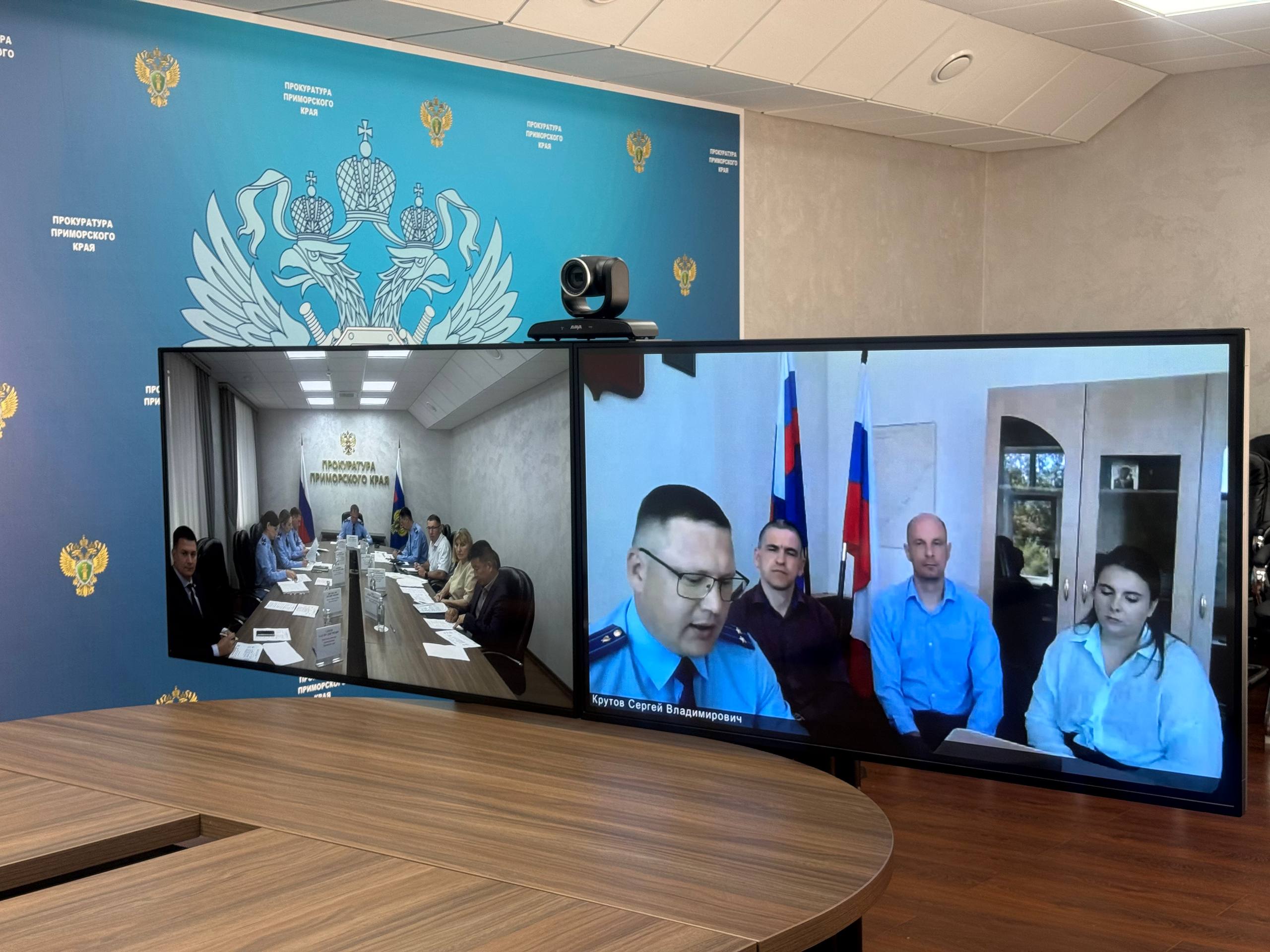🖼Прокурор Приморья Михаил Филичев провёл личный приём граждан

В ходе приёма …