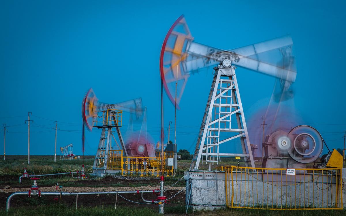 🛢 Удары США и Израиля по Ирану вызвали рост акций российских нефтяников

Утро…