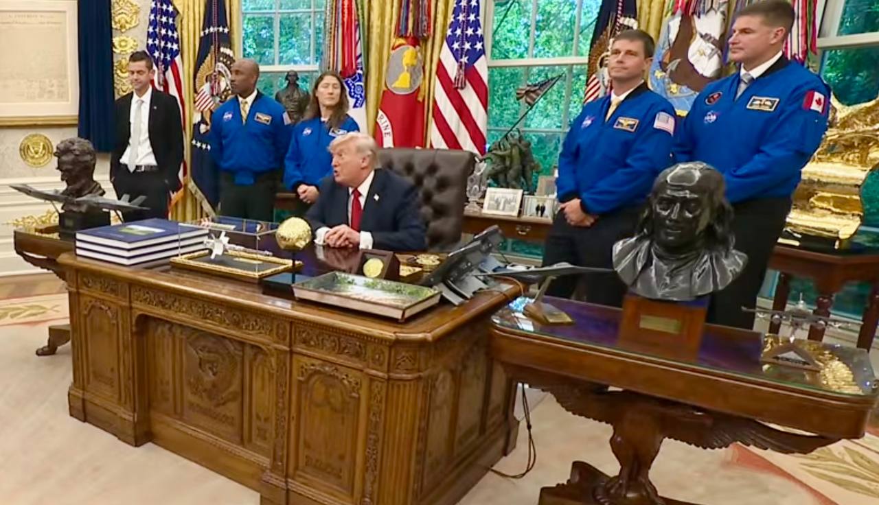 Дональд Трамп назвал разговор с президентом России «очень хорошим» и выразил уверенность, что конфликт на Украине будет урегулирован