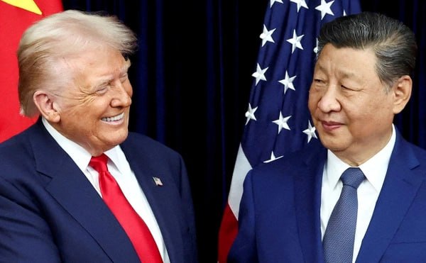 Президент США Дональд Трамп вечером 13 мая прибывает в Пекин