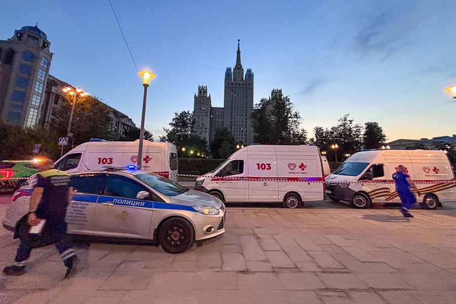 Вечером 1 августа возле кафе на Кудринской площади в Москве произошел взрыв