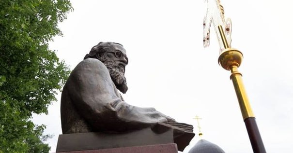 11 июня 

978 
Во главе Руси встал князь Владимир: «И сел в Киеве князь Владимир месяца июня в 11 день»