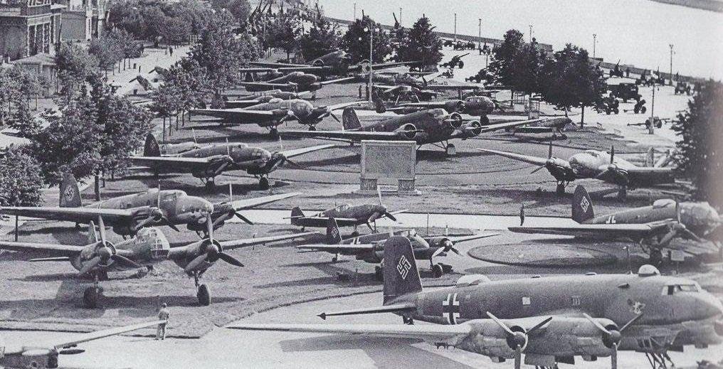 22 июня 

1945 
Приказ Сталина: «В ознаменование победы над Германией назнача…