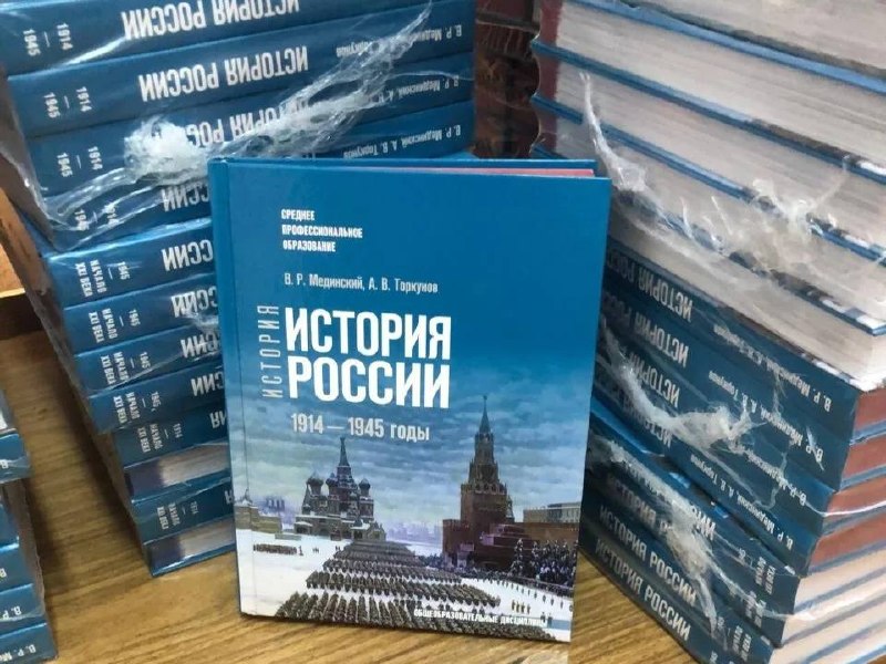 В продолжение предыдущего поста о госучебниках

Поручение Президента о создании единого учебника истории для школы было дано в 2013м