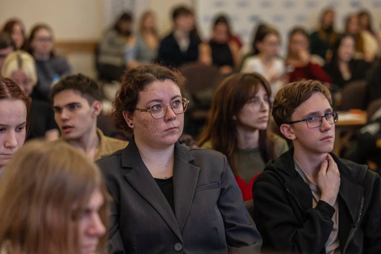 Принял участие в презентации проектов студентов, которые разработали идеи благоустройства общественных пространств Владивостока