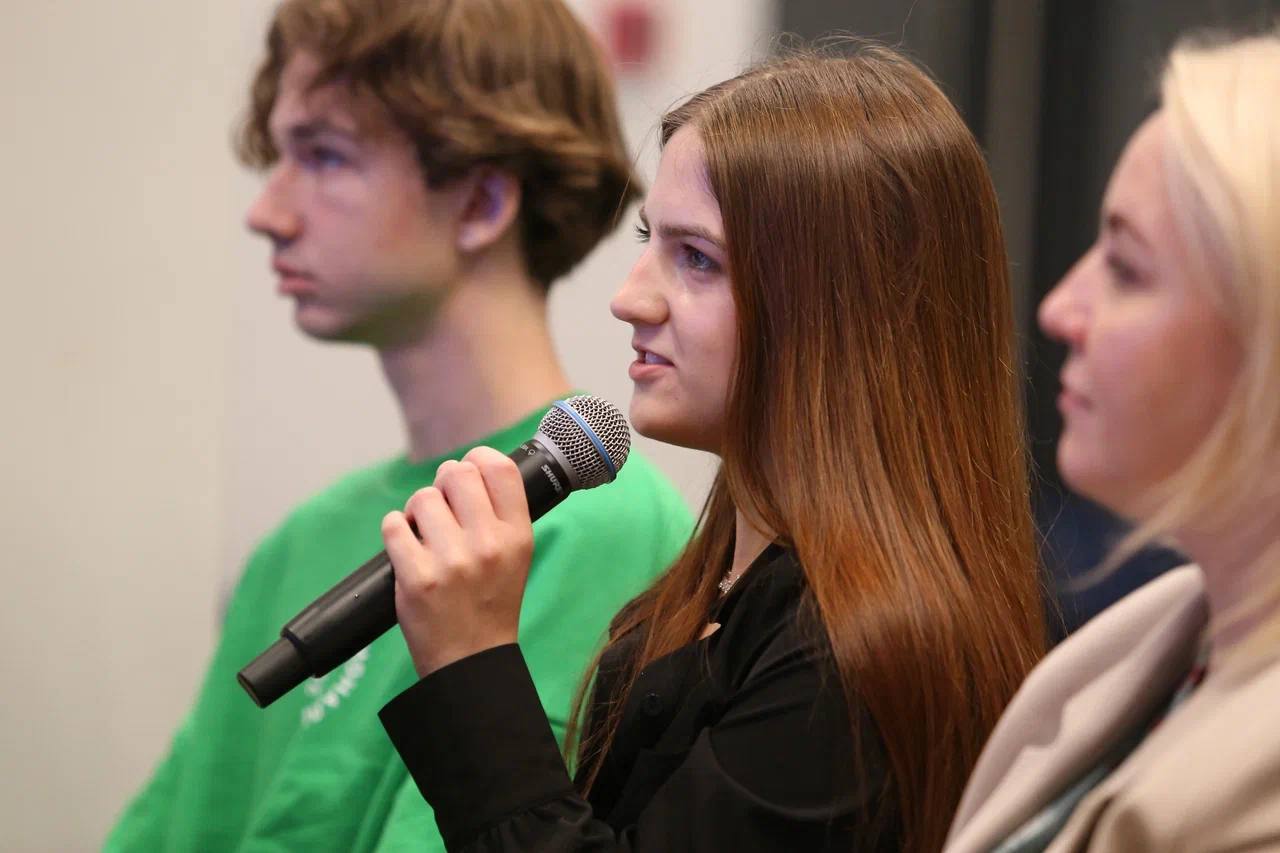Встретился с победителями регионального этапа чемпионата «Профессионалы»