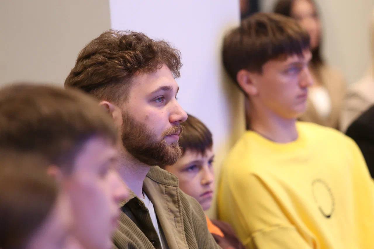 Встретился с победителями регионального этапа чемпионата «Профессионалы»