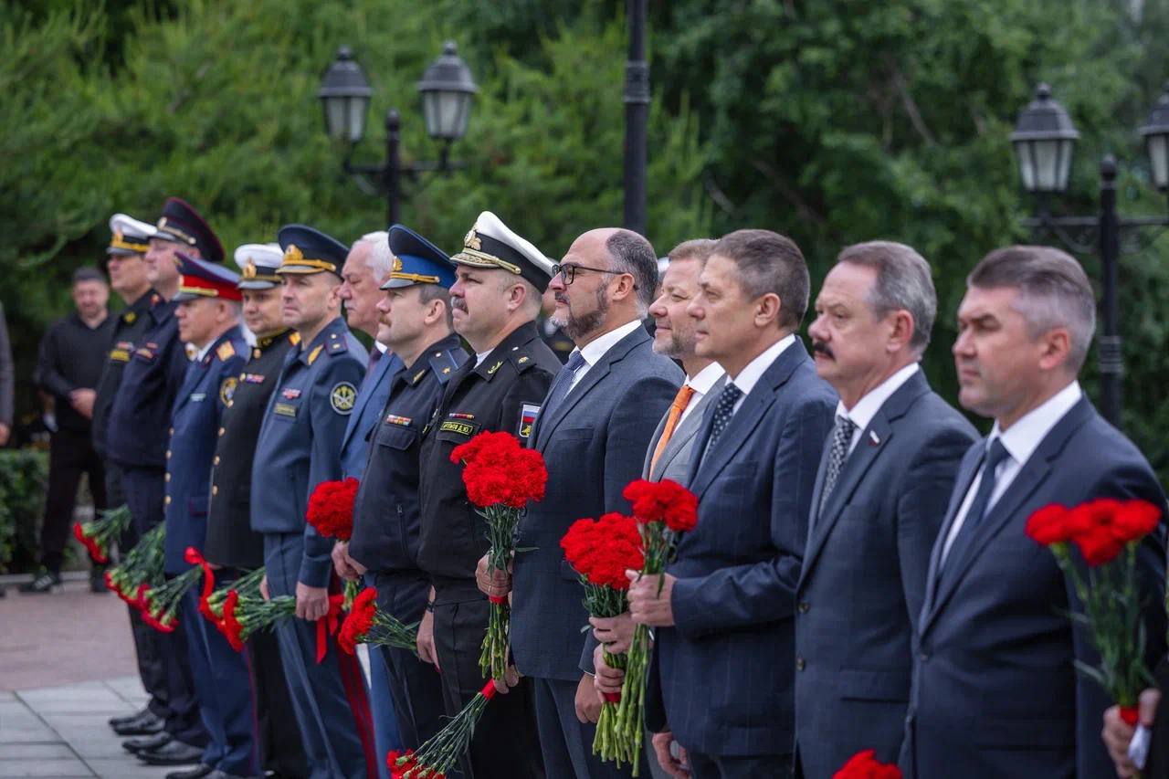 В честь 166-летия Владивостока состоялась церемония возложения цветов к памят…