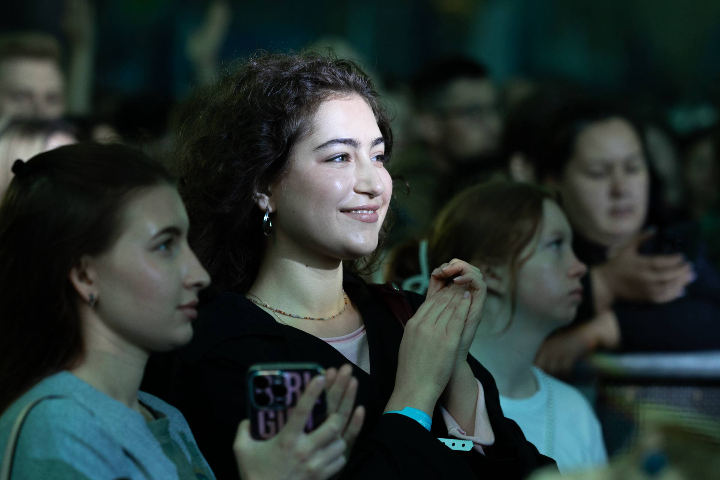 Владивосток завершил празднование своего дня рождения большой музыкальной программой и салютом на центральной площади