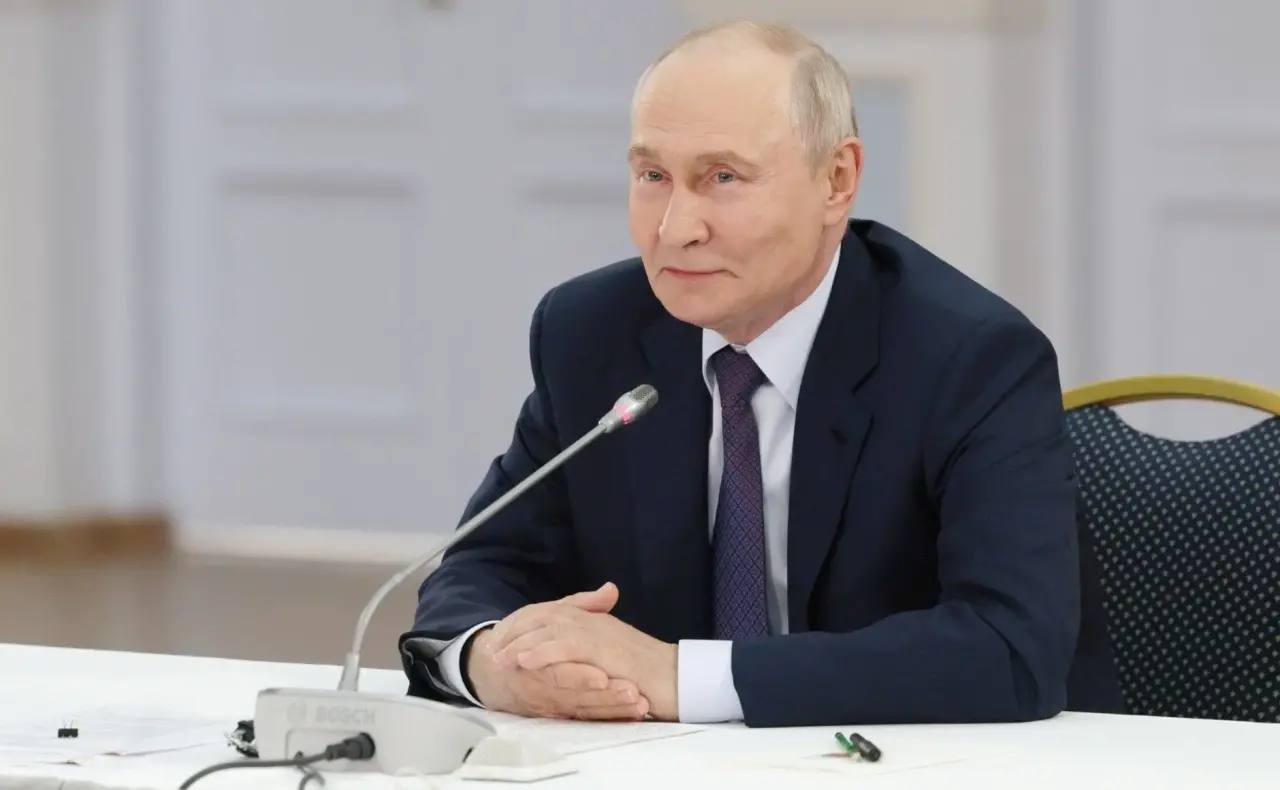 Владимир Путин: Владивосток развивается хорошими темпами
 
Президент России В…