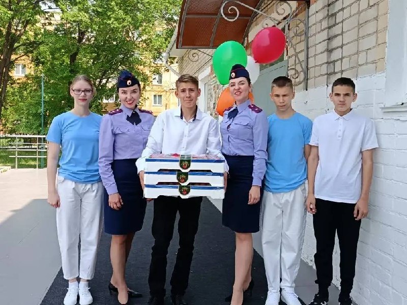 🎈⚡️Офицеры СКР навестили  подшефных детей  в пгт