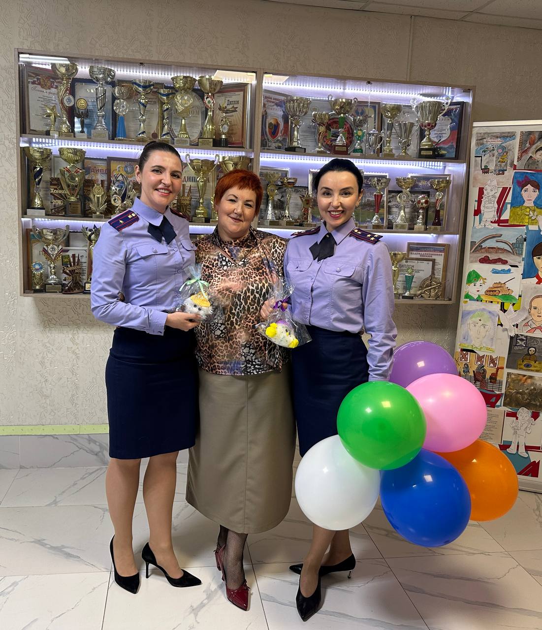 🎈⚡️Офицеры СКР навестили  подшефных детей  в пгт