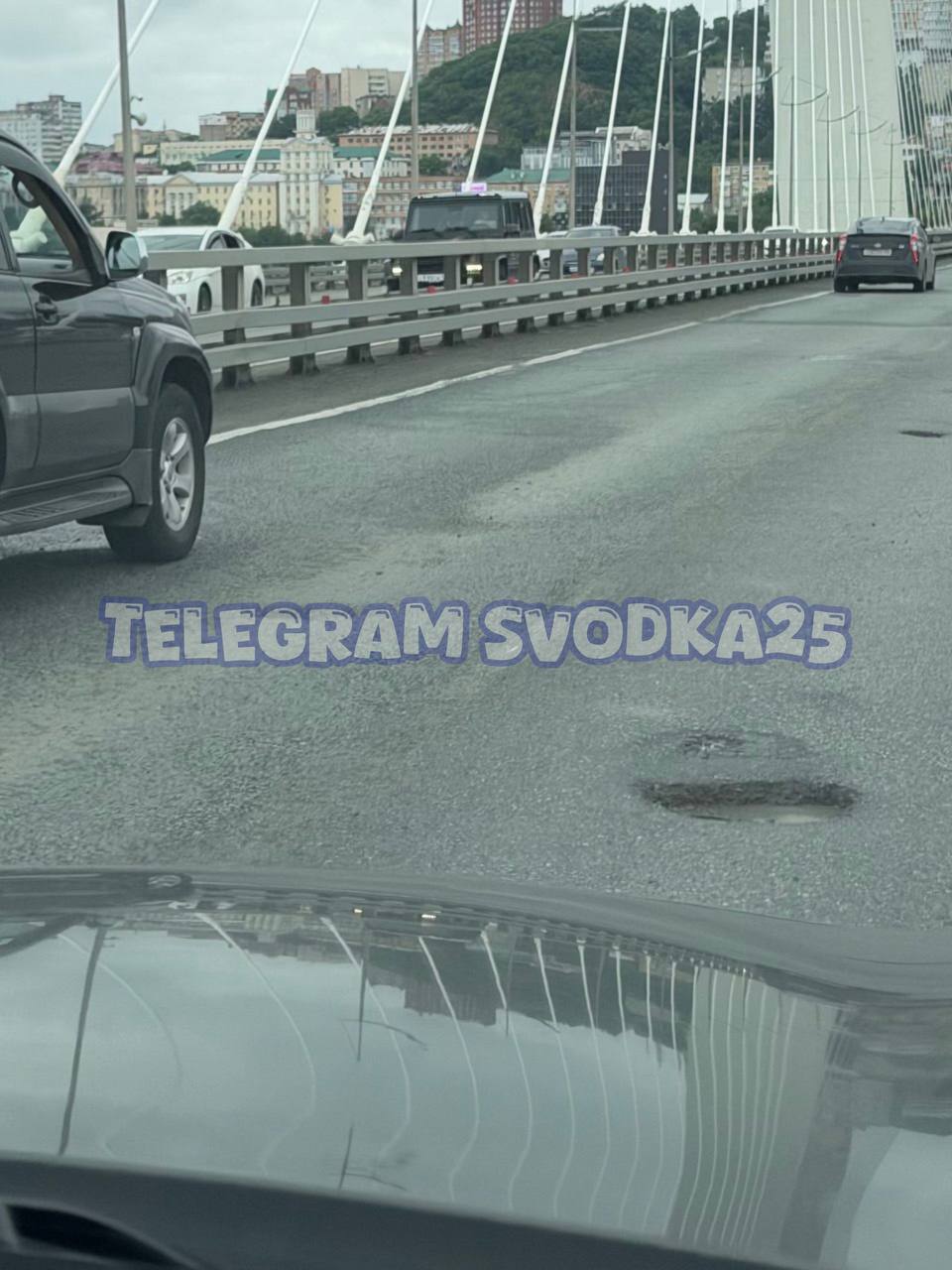 🗣Вся дорога в глубоких ямах — во Владивостоке после дождя в очередной раз уби…